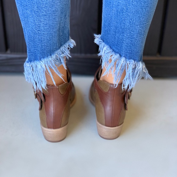 Colorblock Buckle Cut Out Ankle Chic Booties - Picture 3 of 6